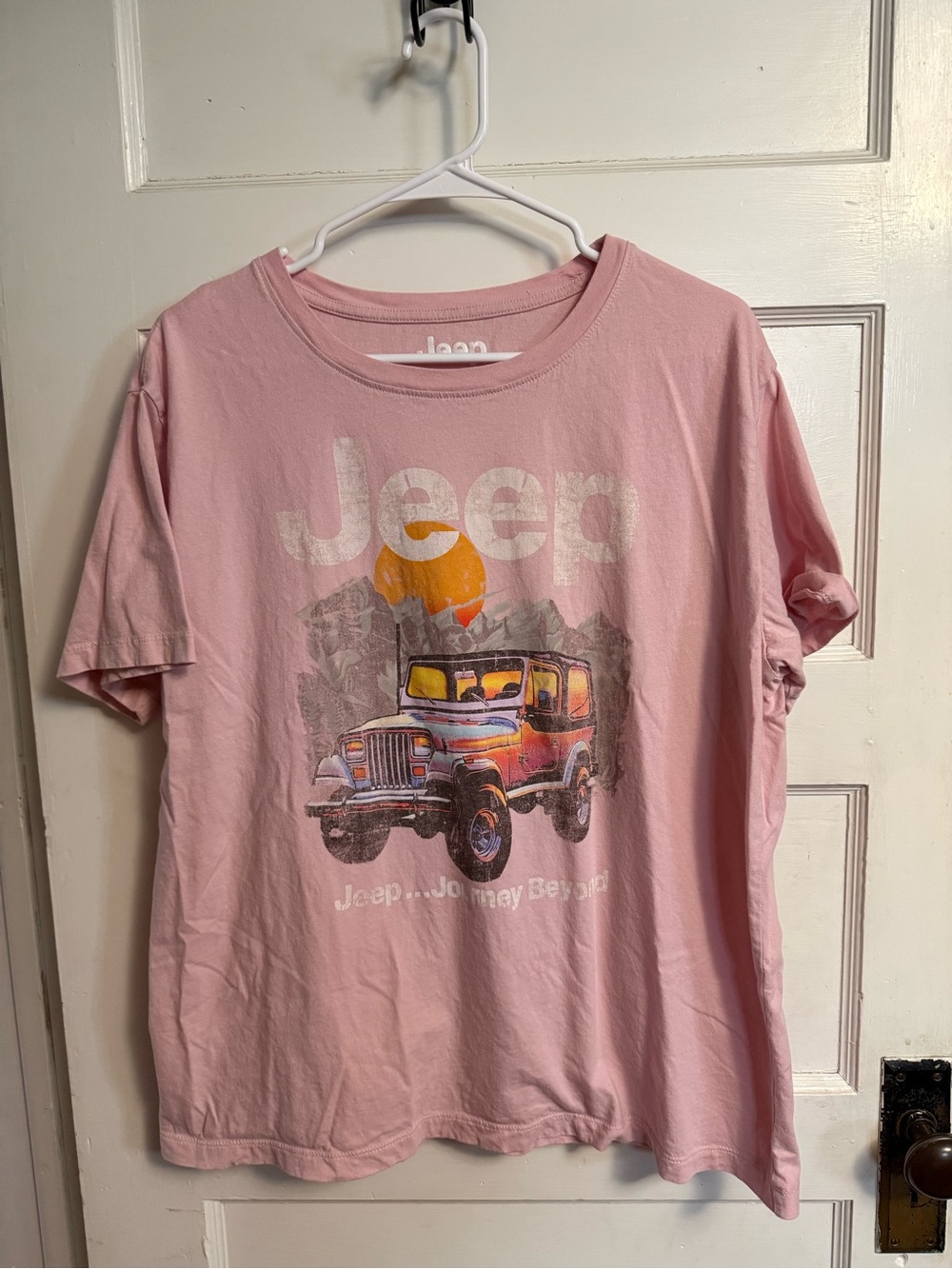 Pink Jeep graphic tee with a vintage vibe. Size: L #graphictee